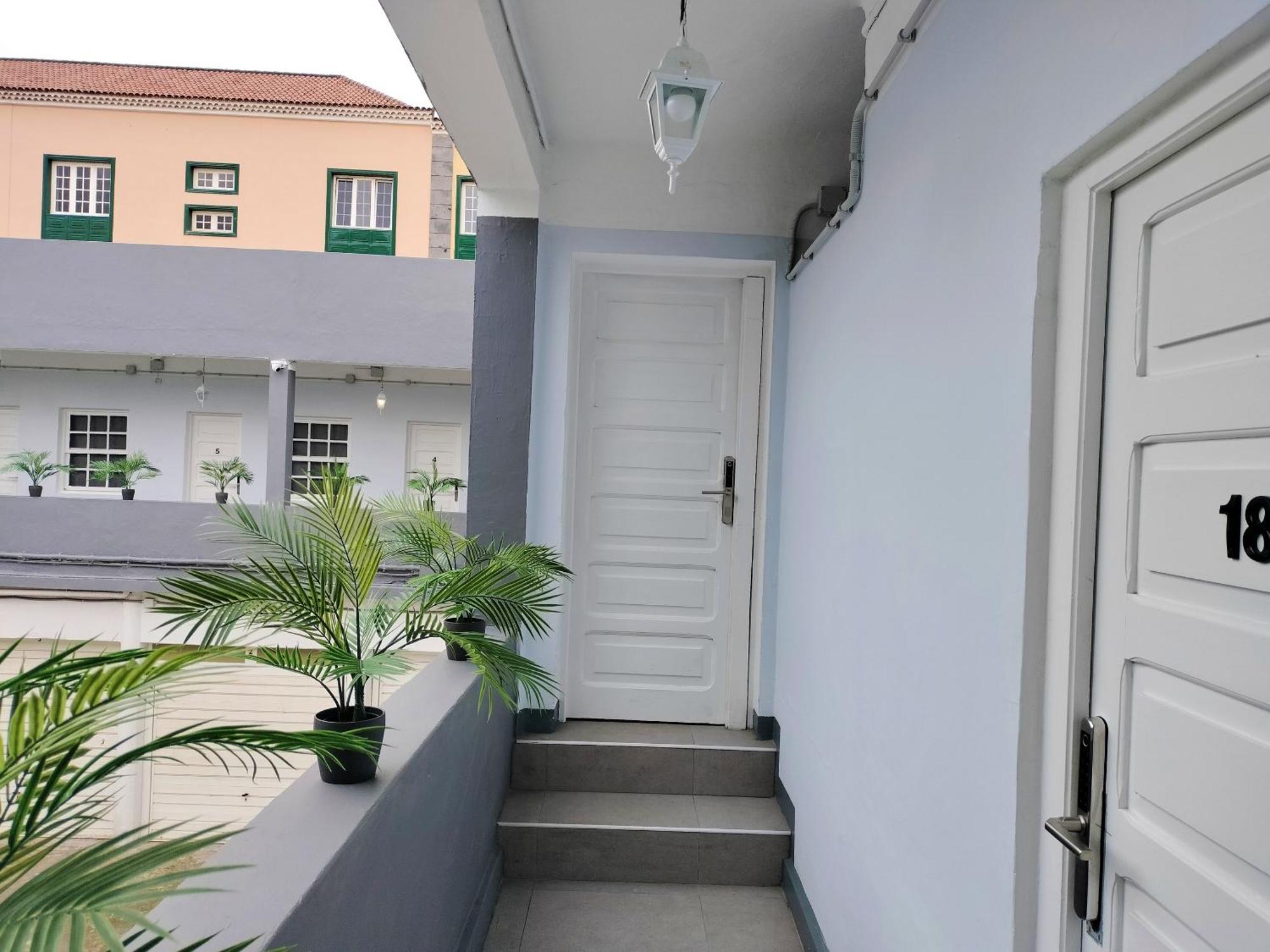 Room27- Center