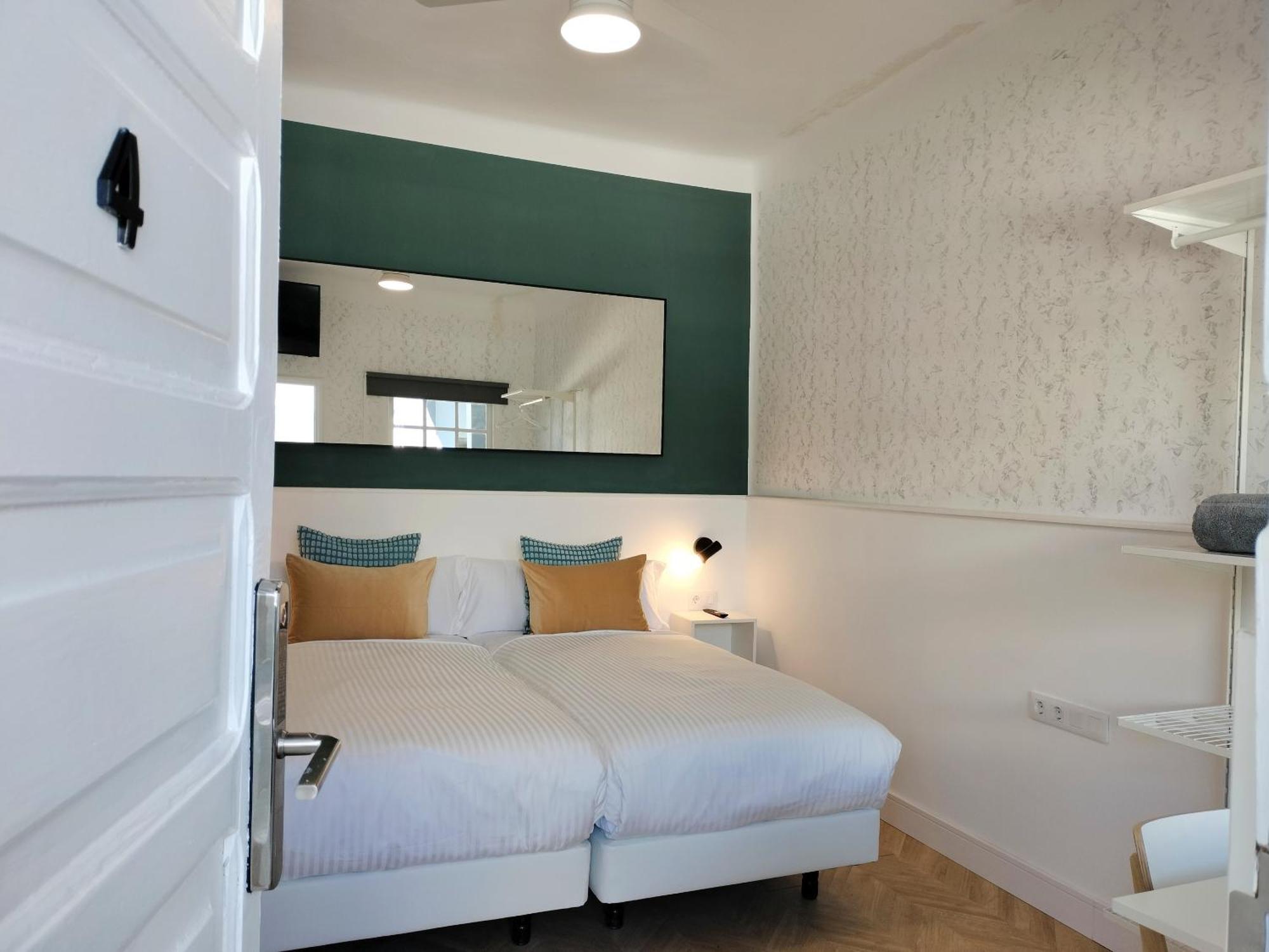 Room27- Center