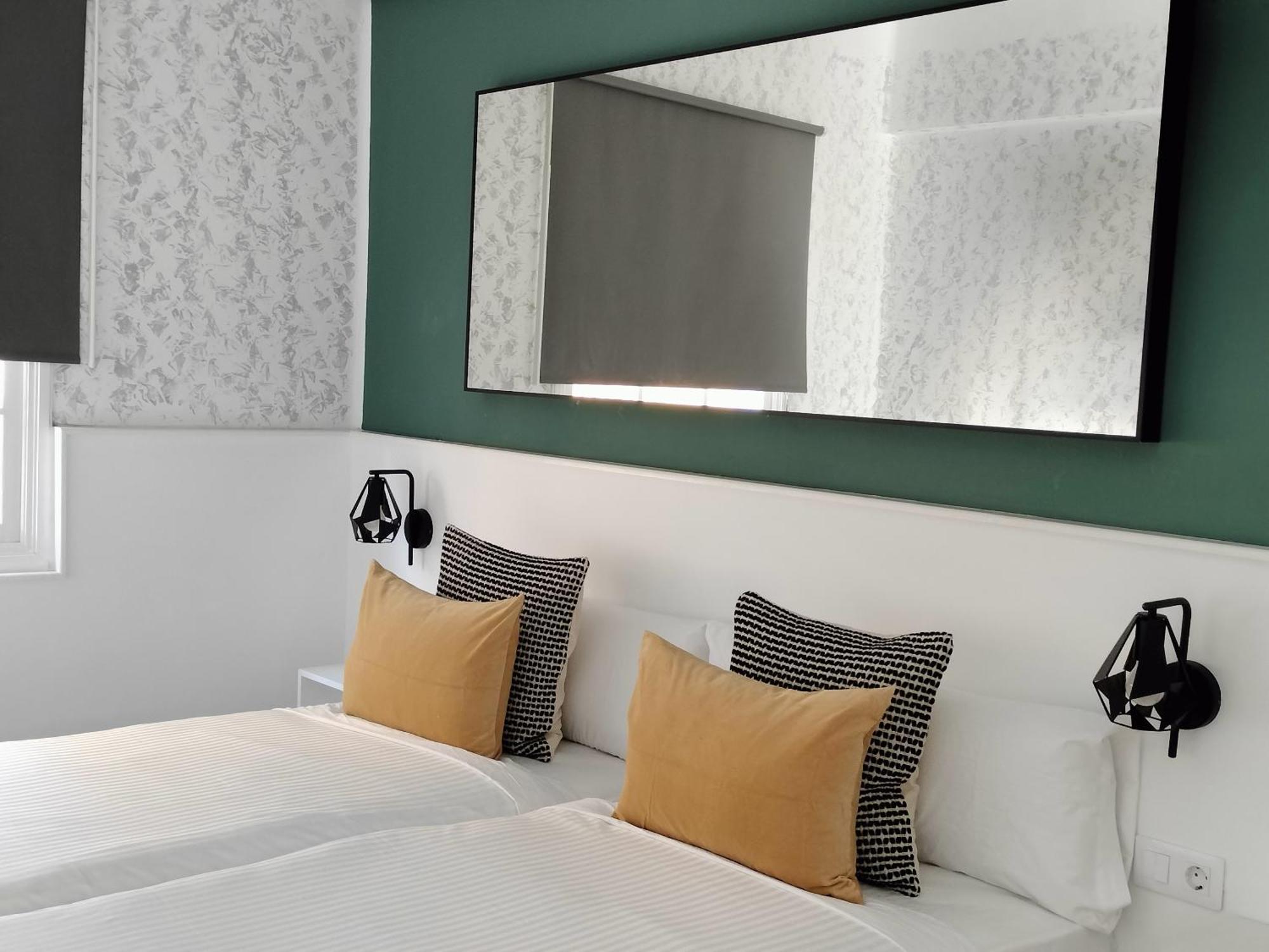 Room27- Center