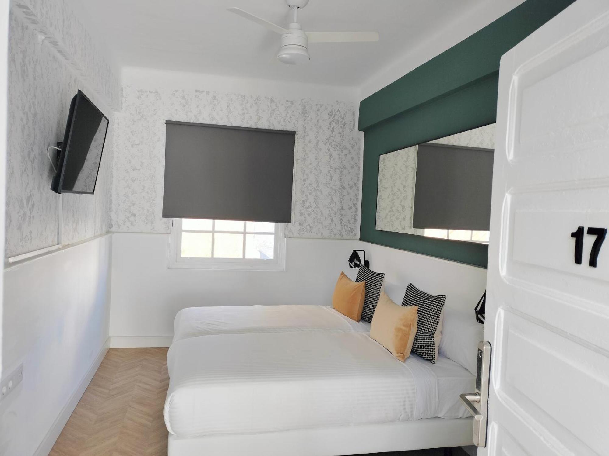 Room27- Center Bed & Breakfast