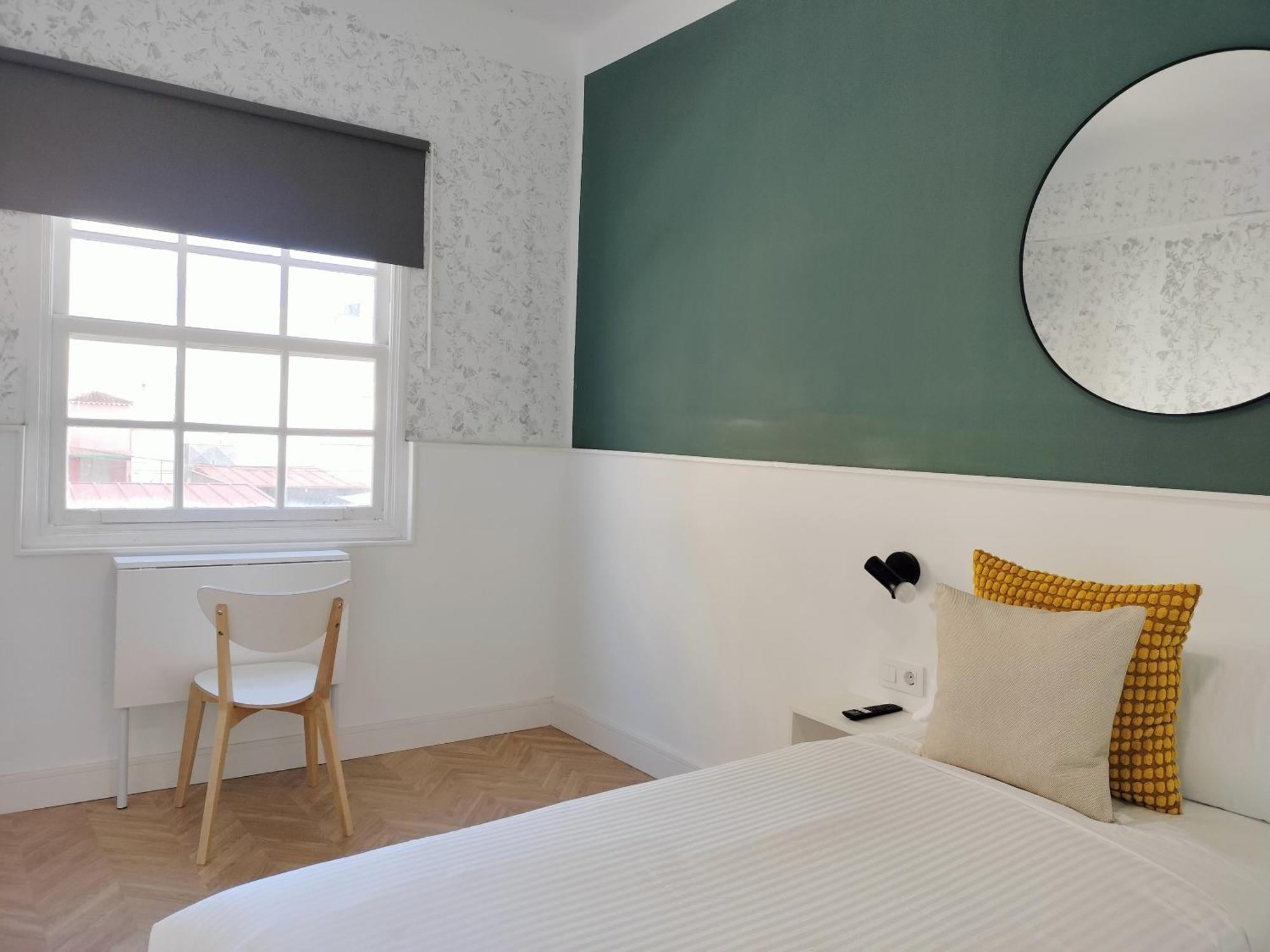 Room27- Center *