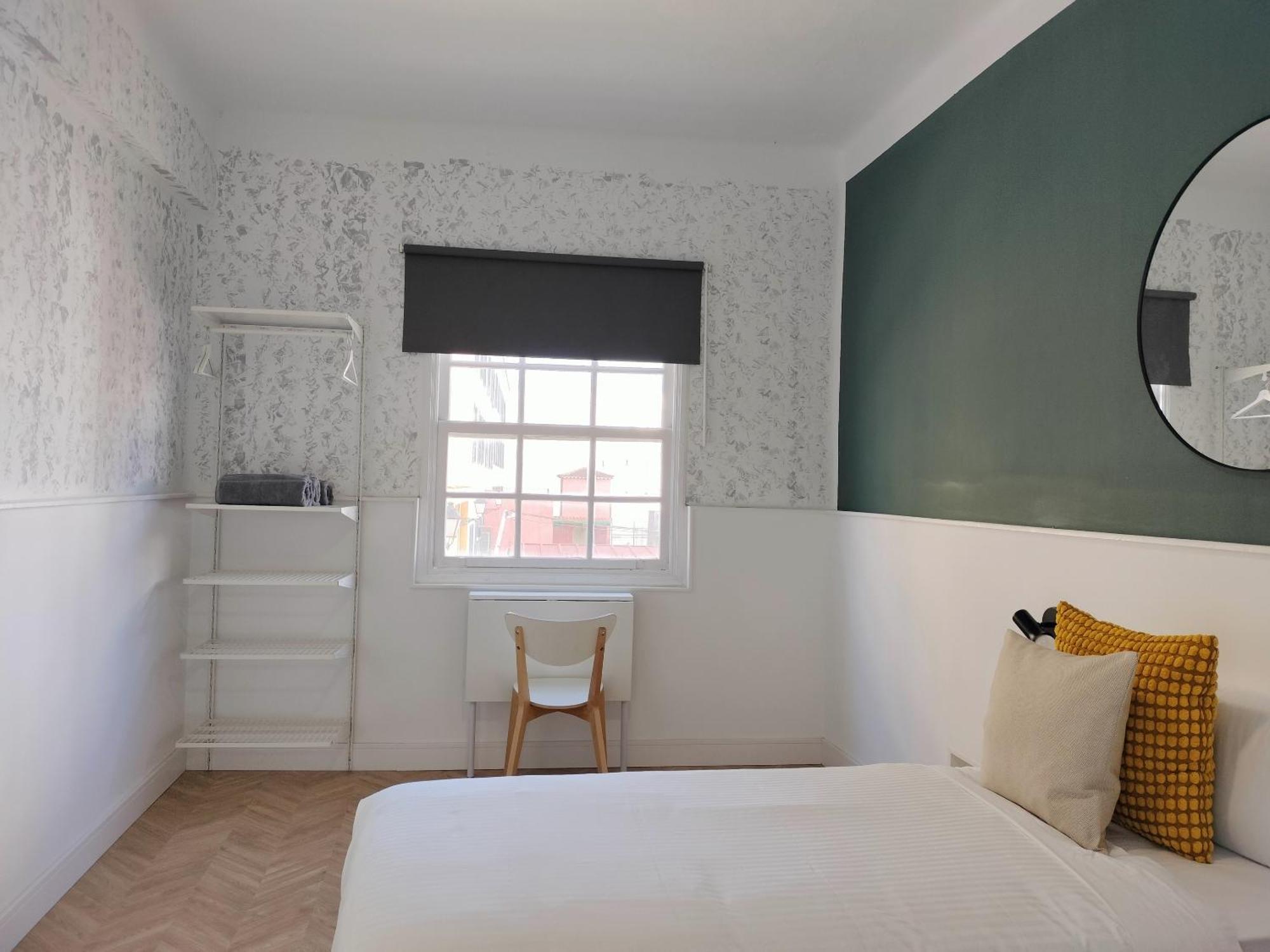 Room27- Center *