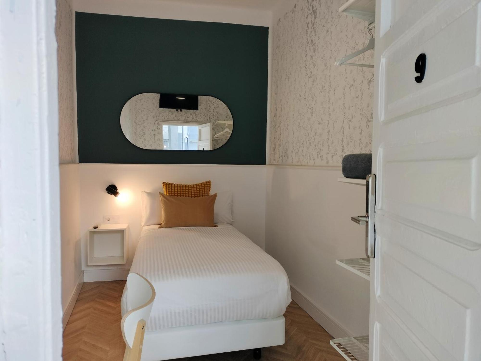 Room27- Center Bed & Breakfast *